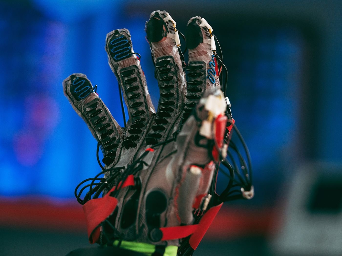 Meta продемонстривала перчатки для виртуальной реальности