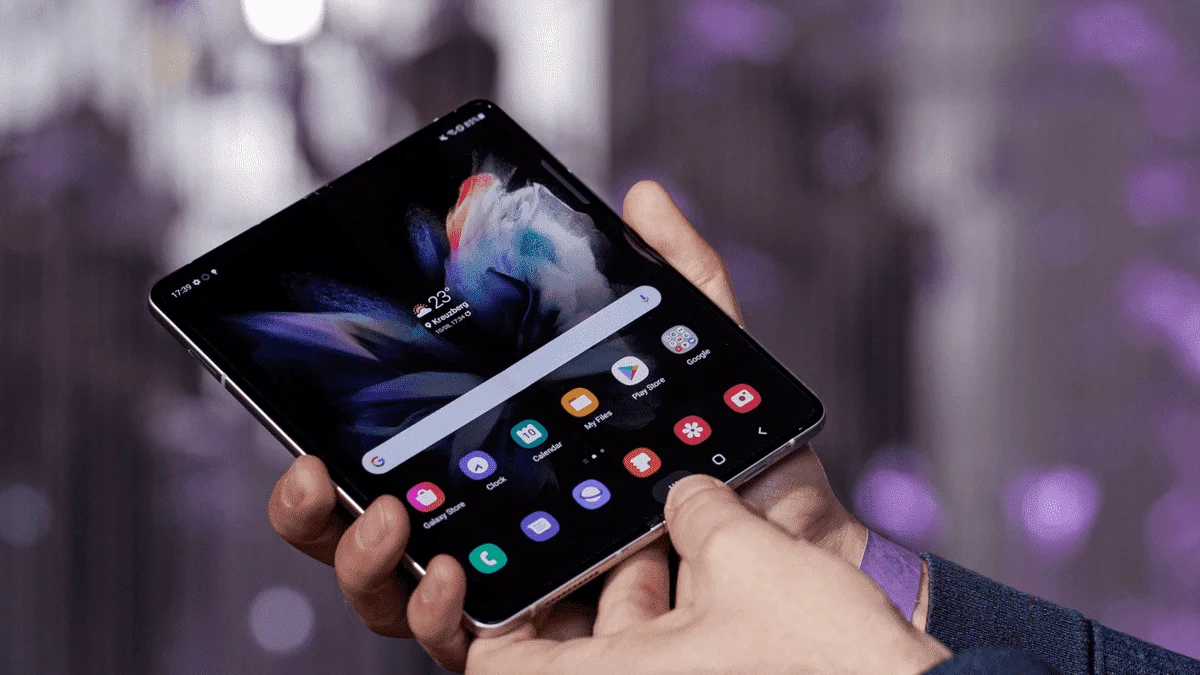 An insider learned about two features of the upcoming Samsung Galaxy Z Fold4