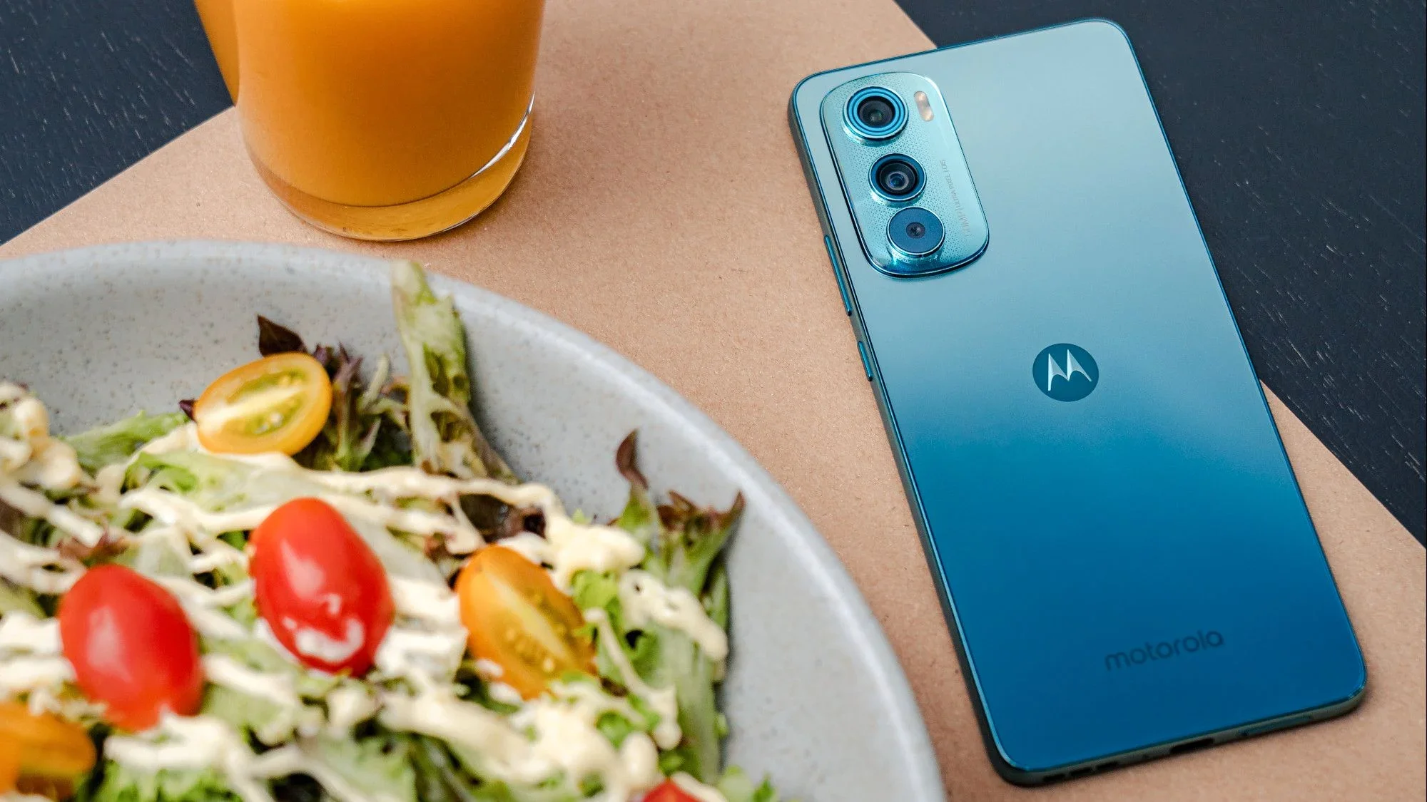 Представлен смартфон Edge 30 от Motorola