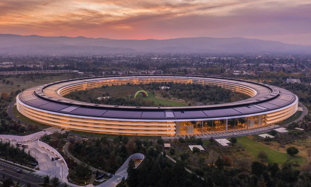 Стали известны дата презентации и некоторые подробности о ближайшей продукции Apple