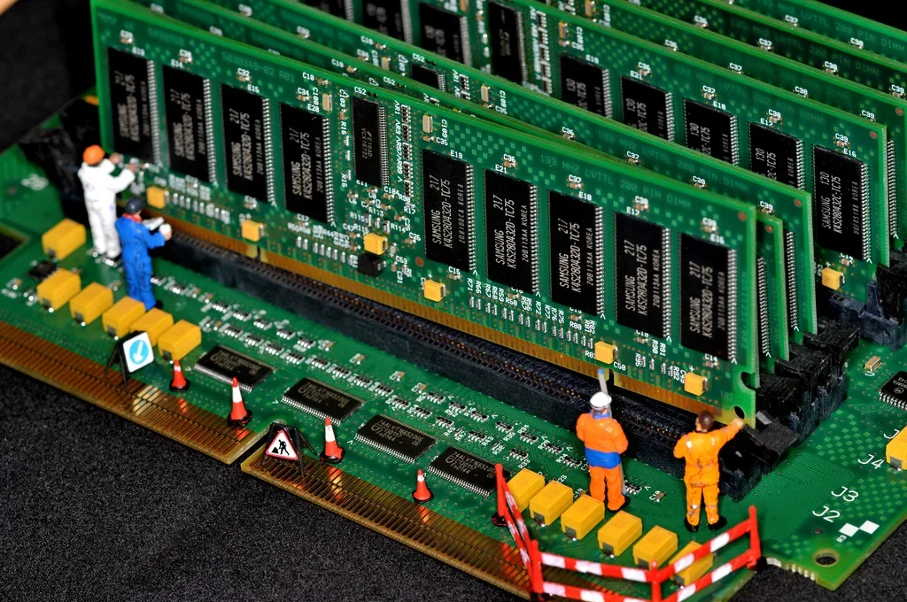 The world's first 32 GB DDR5-6400 memory sticks have appeared