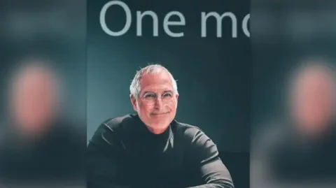 Нейросеть показала, как бы выглядели почившие знаменитости сегодня