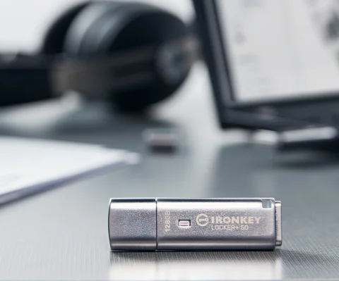 Kingston представила SSD с экраном и четыре криптозащищенных накопителя