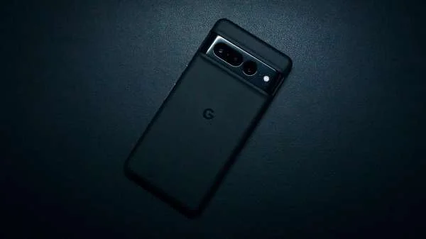 Дизайн Google Pixel 7a показали на новых инсайдерских фотографиях