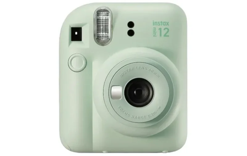 Fujifilm представила новую модель линейки камер моментальной печати Instax Mini 12