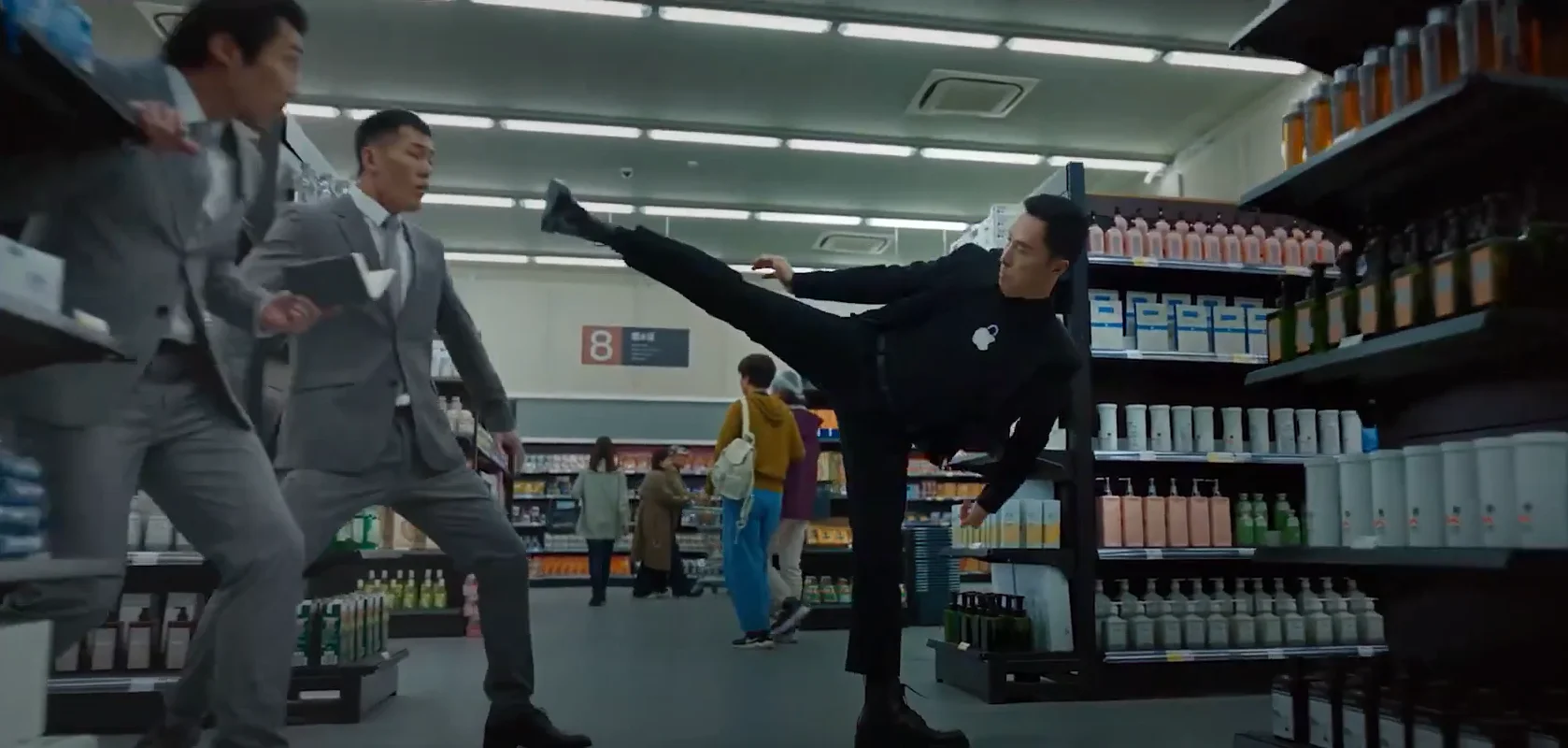 Известный актер экшн-фильмов Донни Йен стал лицом Apple