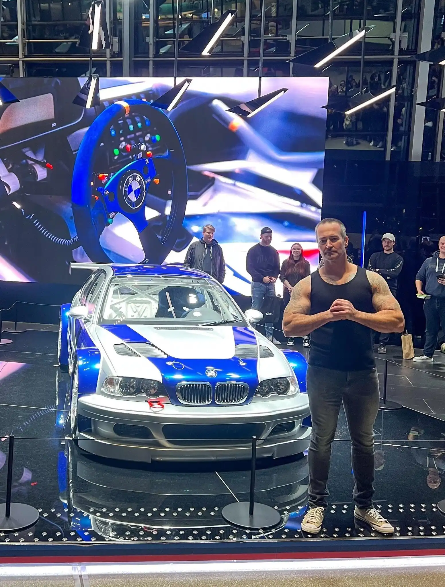 Рейзор из NFS: Most Wanted появился рядом с культовой BMW M3 GTR и намекнул на возможность ремейка