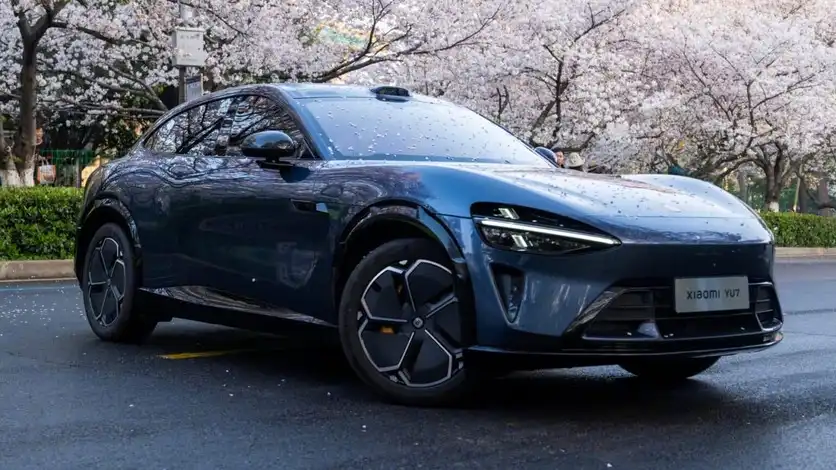 Глава Xiaomi показал новый электромобиль YU7 на реальных фотографиях