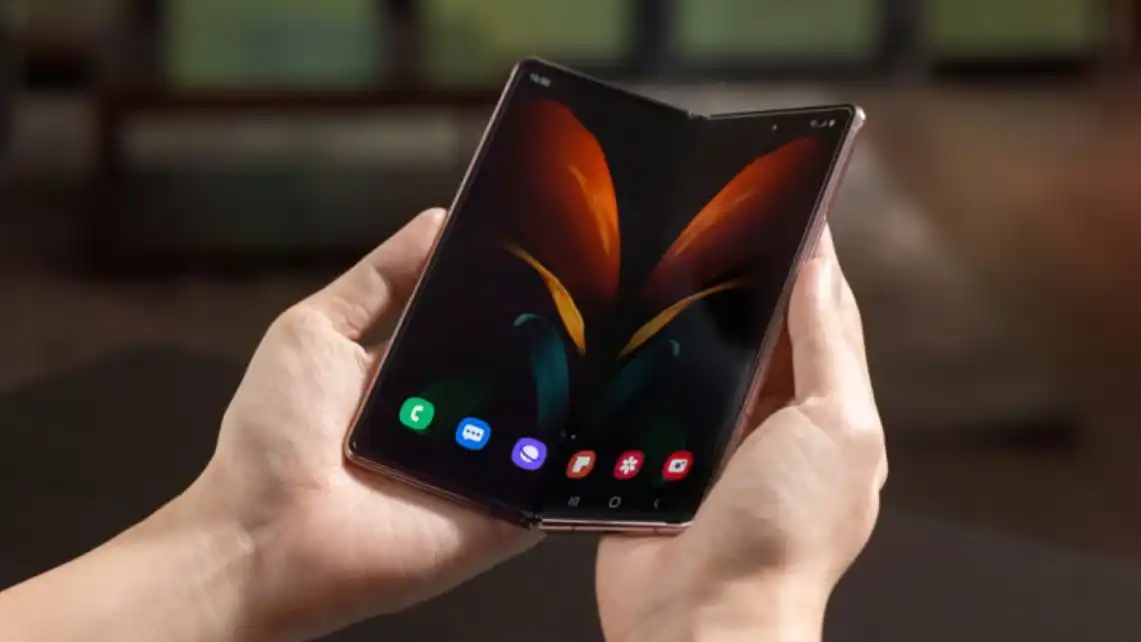 Motorola Patents Foldable Smartphone With Satellite Communications