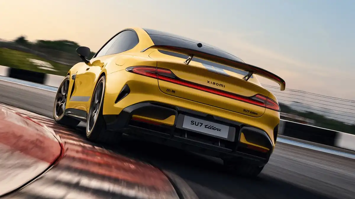 Xiaomi SU7 Ultra одержал победу над Tesla Model S Plaid в гонке на 400 метров