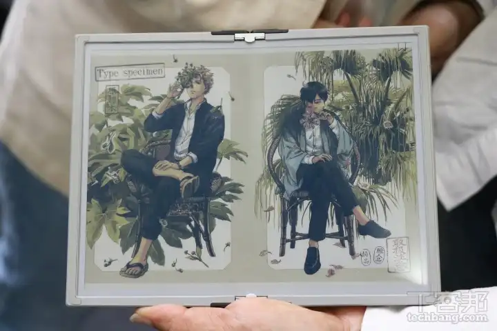 Readmoo представила первую в мире складную электронную книгу с цветным дисплеем