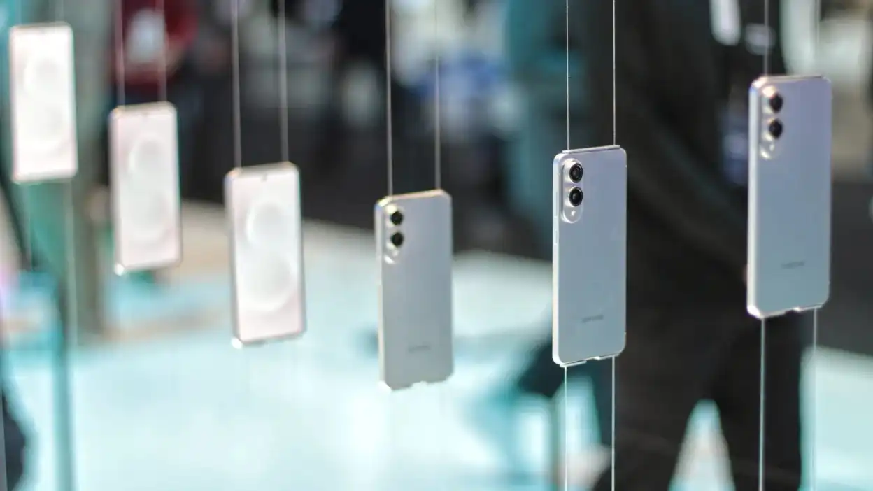 Слух: Samsung отложила анонс Galaxy S25 Edge, но раскрыла характеристики