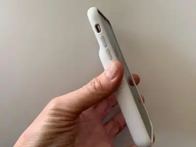 Apple планирует компенсировать слабую автономность iPhone 17 Air специальным чехлом