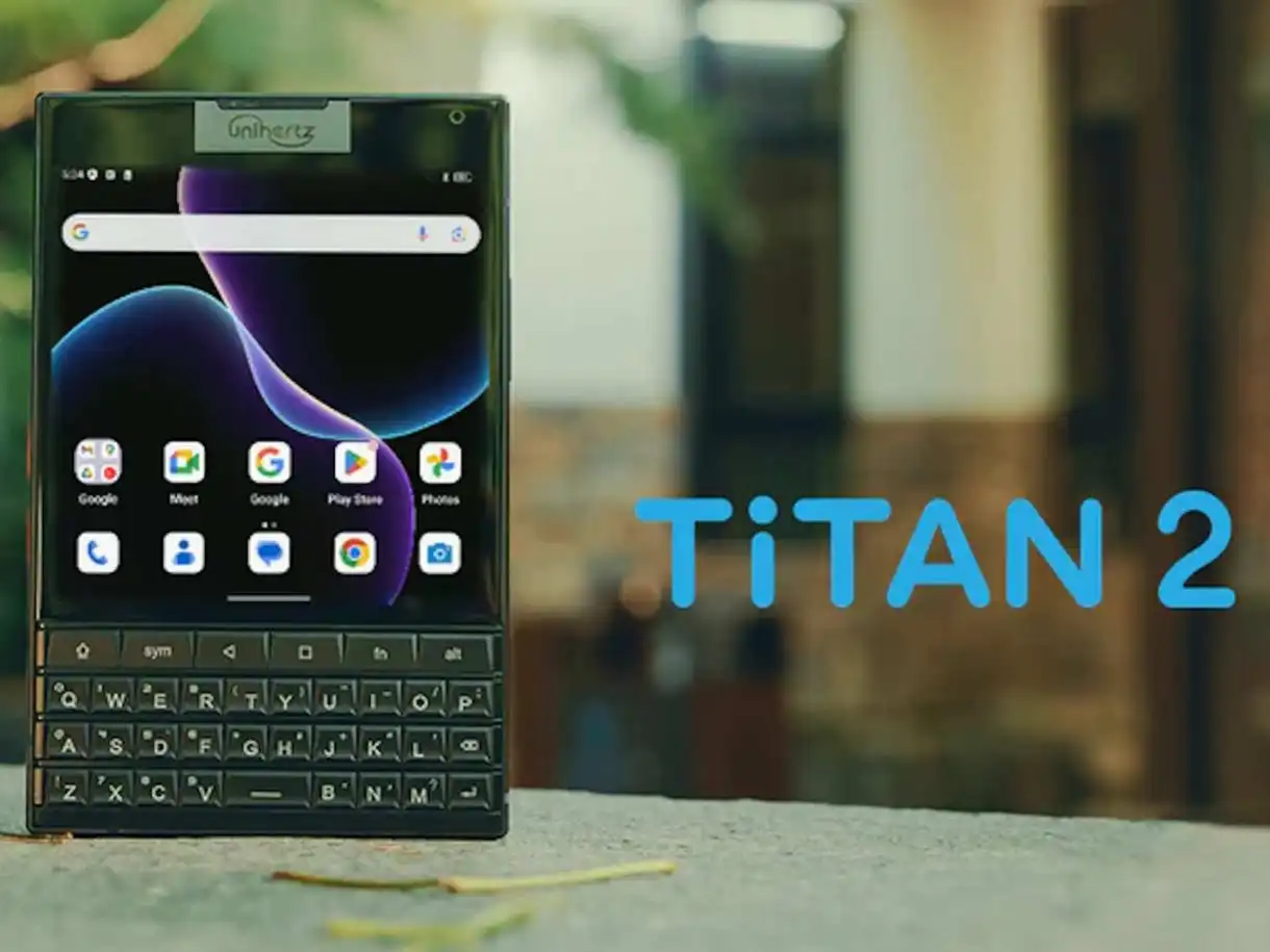 Unihertz анонсировала Titan 2 – смартфон с QWERTY-клавиатурой и двумя экранами за $399