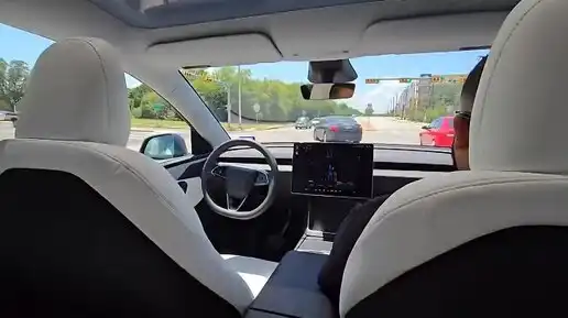 Tesla совершила первую полностью автономную доставку электромобиля