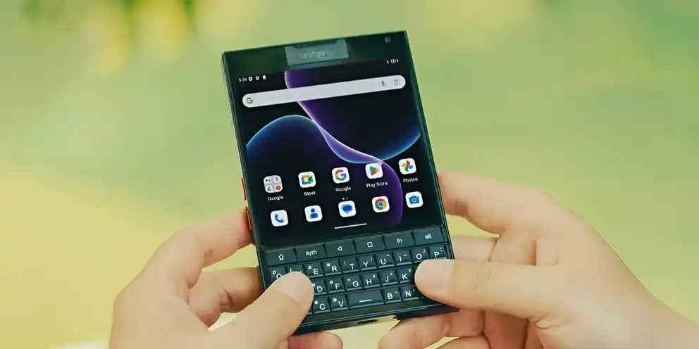 Unihertz анонсировала Titan 2 – смартфон с QWERTY-клавиатурой и двумя экранами за $399