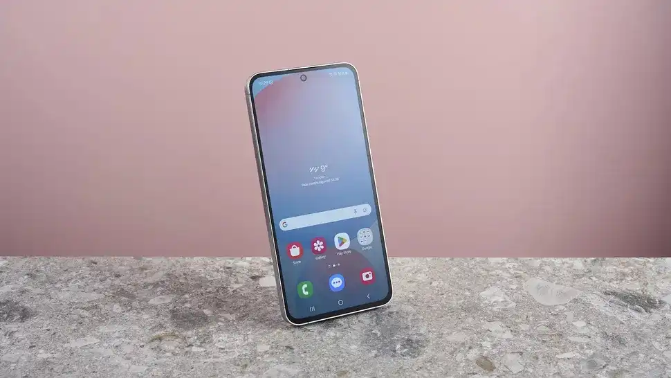 Samsung Galaxy S25 FE получит LTPO-экран и увеличенную батарею – инсайдеры