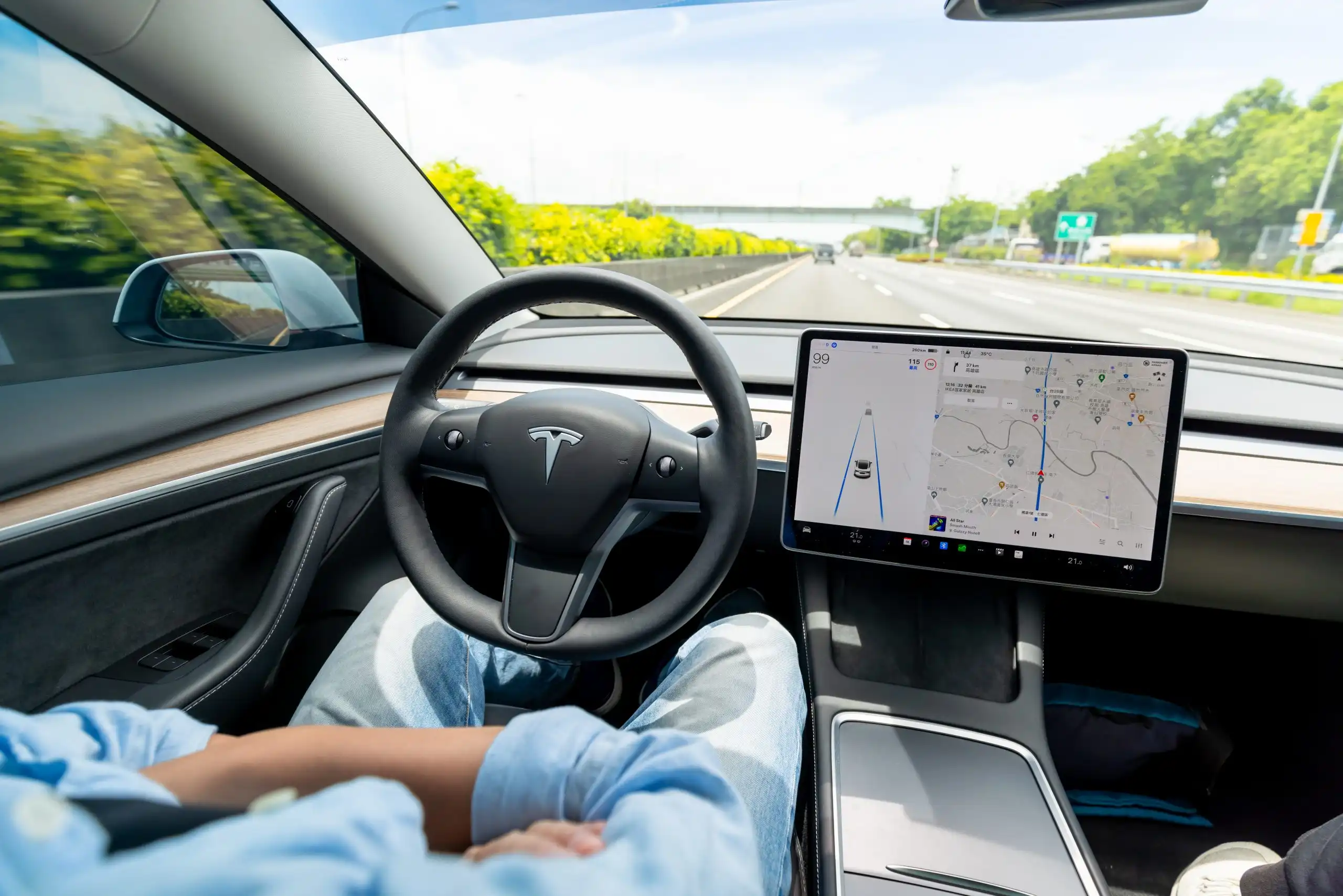 Tesla установила рекорд по дальности поездки на автономном управлении