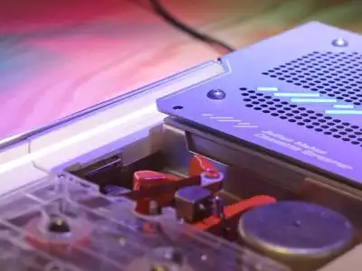 Энтузиаст объединил Spotify и кассетные плееры в одном устройстве