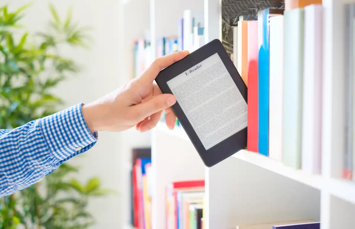 Электронные ридеры оказались полезнее бумажных книг для засыпания